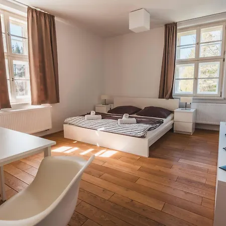 Theresian * Ostružná