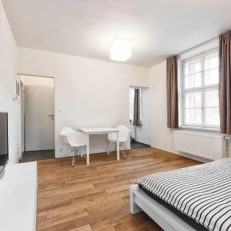 Theresian * Ostružná