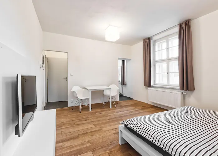 Theresian * Ostružná